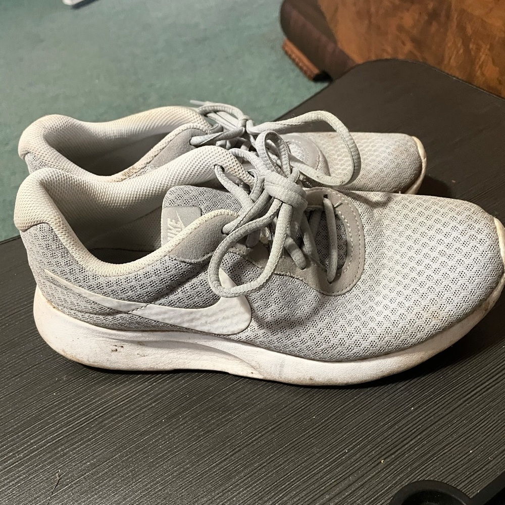 Nike Roshe (size 8 women’s, 6.5 kids)